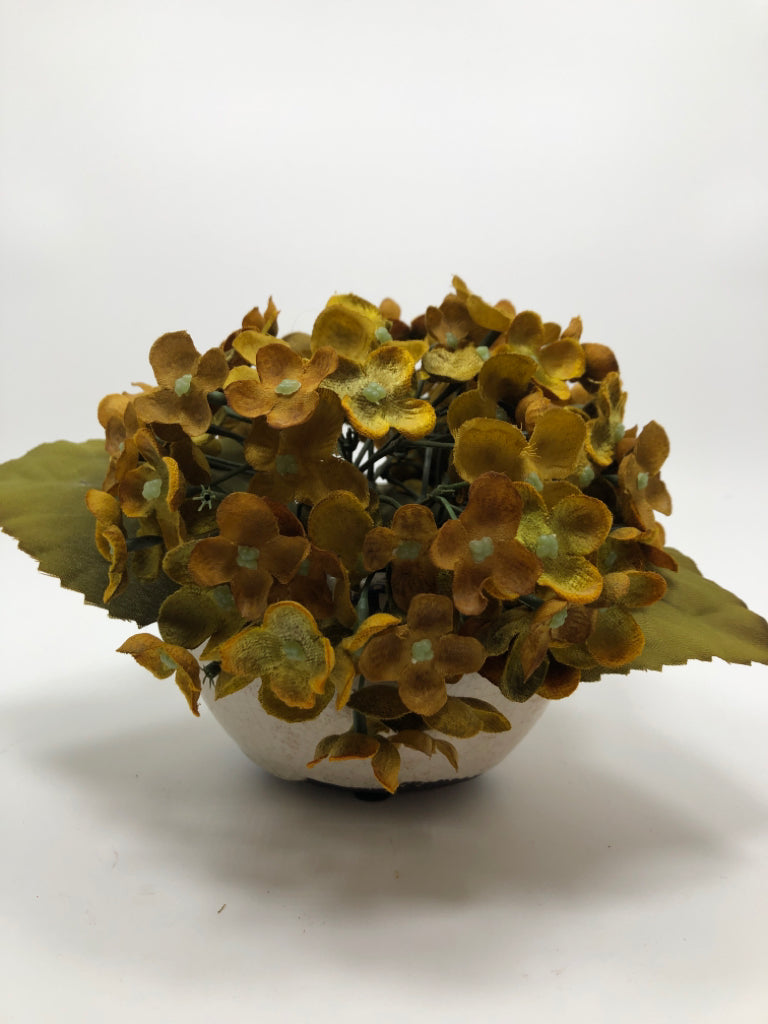 DRK YELLOW FLORALS IN CRACKLE VASE.