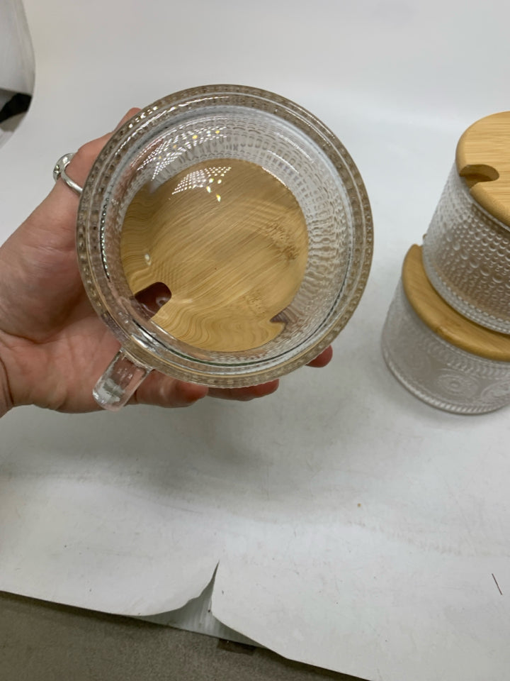4 TEXTURED MUGS W/ WOOD LIDS.