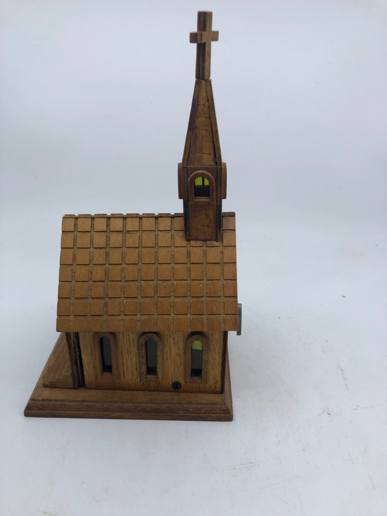 VTG WOOD CHAPEL MUSIC BOX.