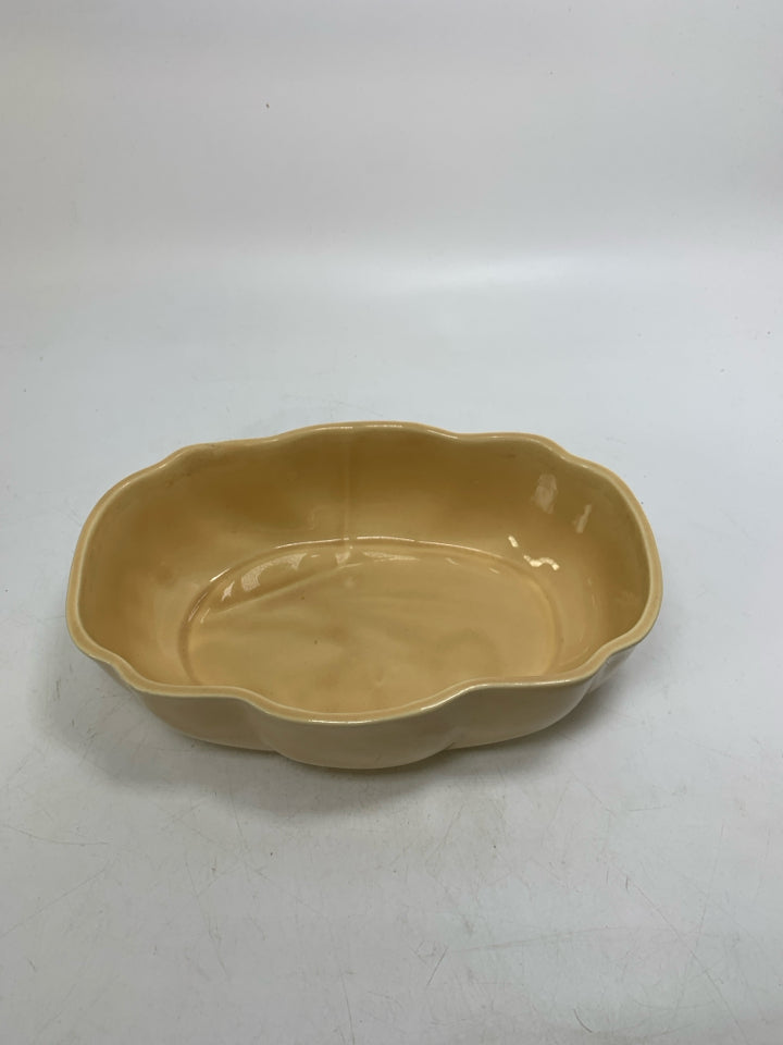 VTG OVAL PALE TAN PLANTER.