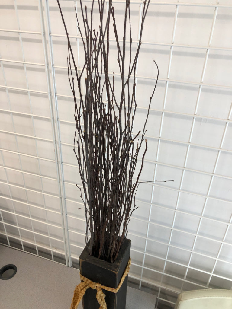 PRIMITIVE TWIG DECOR IN WOODEN VASE.