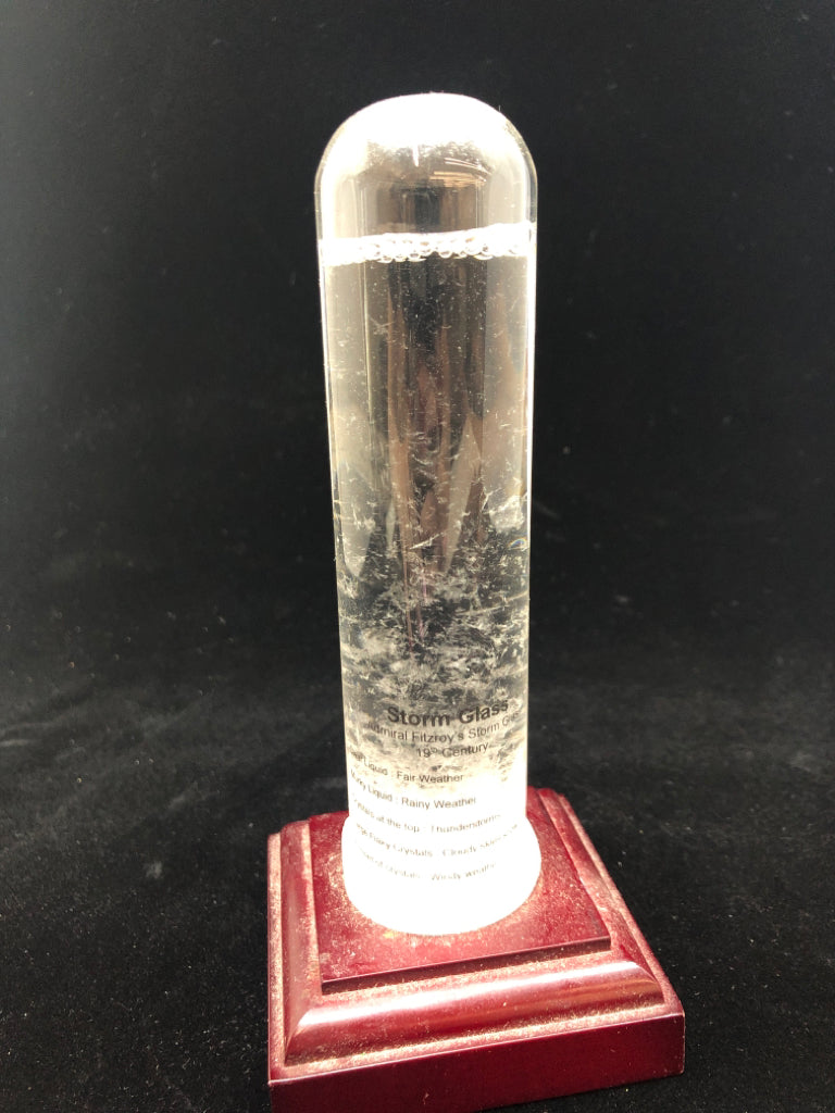 ADMIRAL FITZROY'S 19TH CENTURY STORM GLASS.