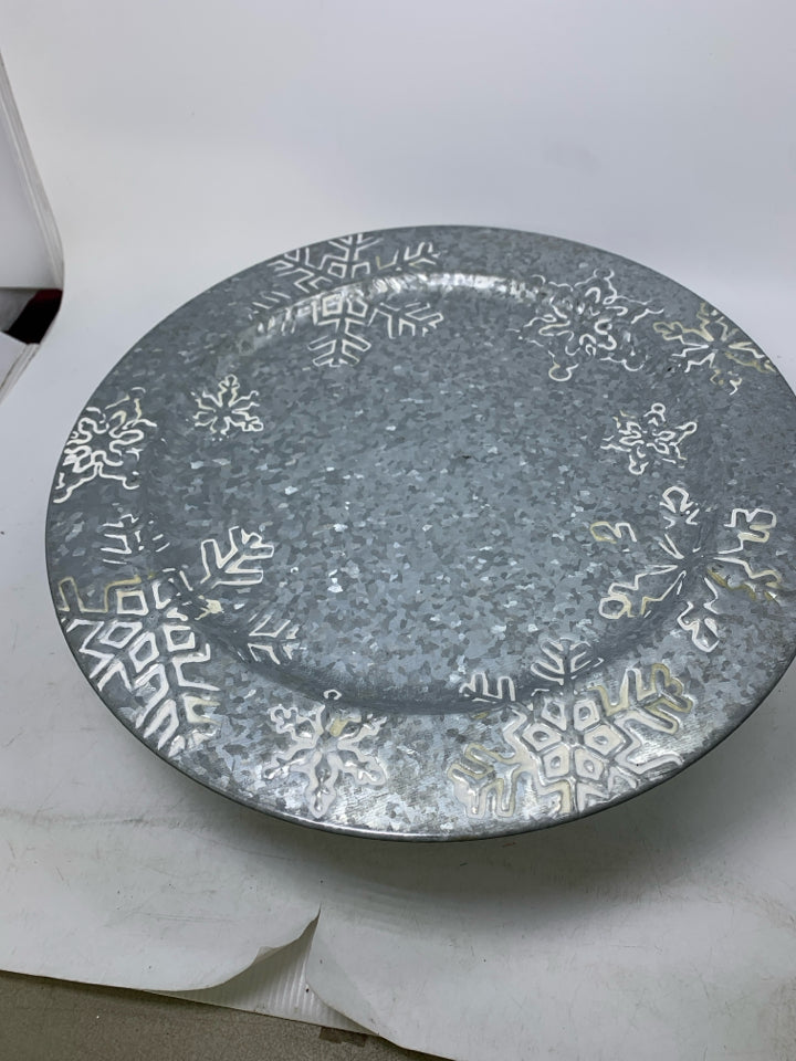 WOOD FOOTED GALVANIZED CAKE STAND W/ SNOWFLAKES.