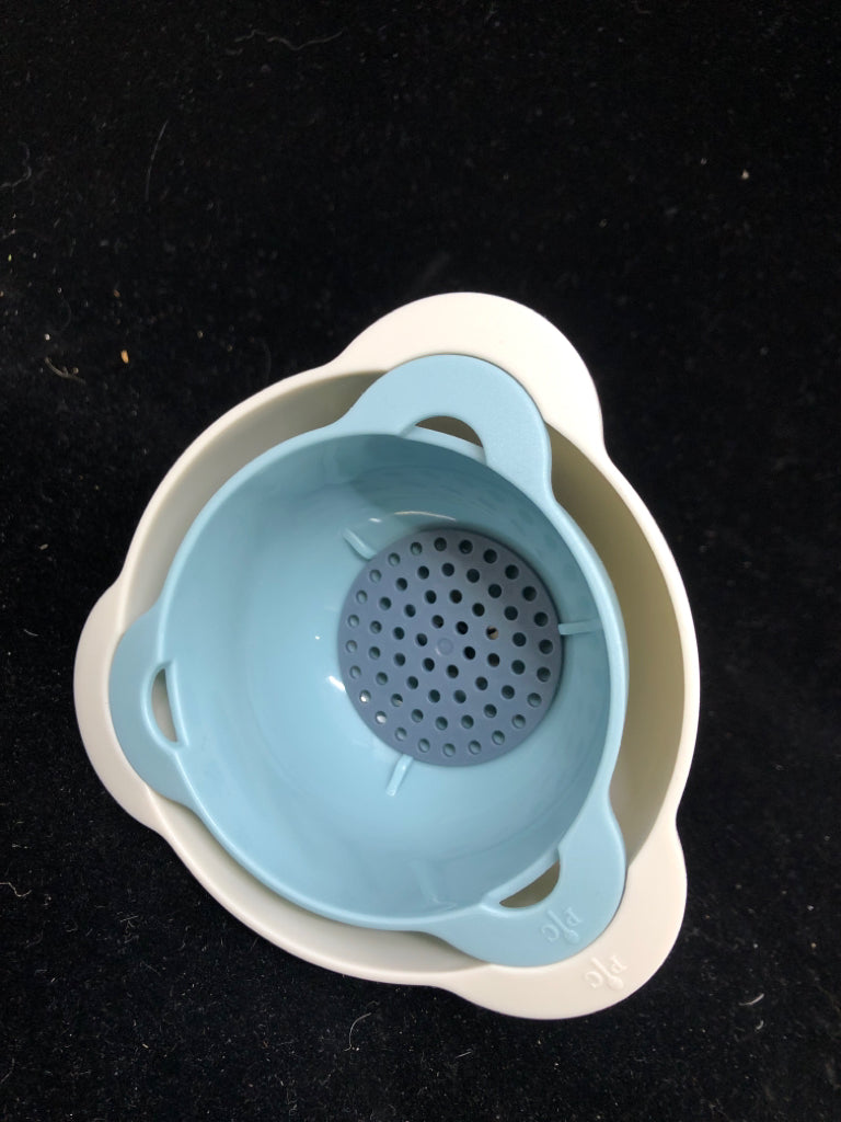 NIB PAMPERED CHEF FUNNEL W/STRAINER.