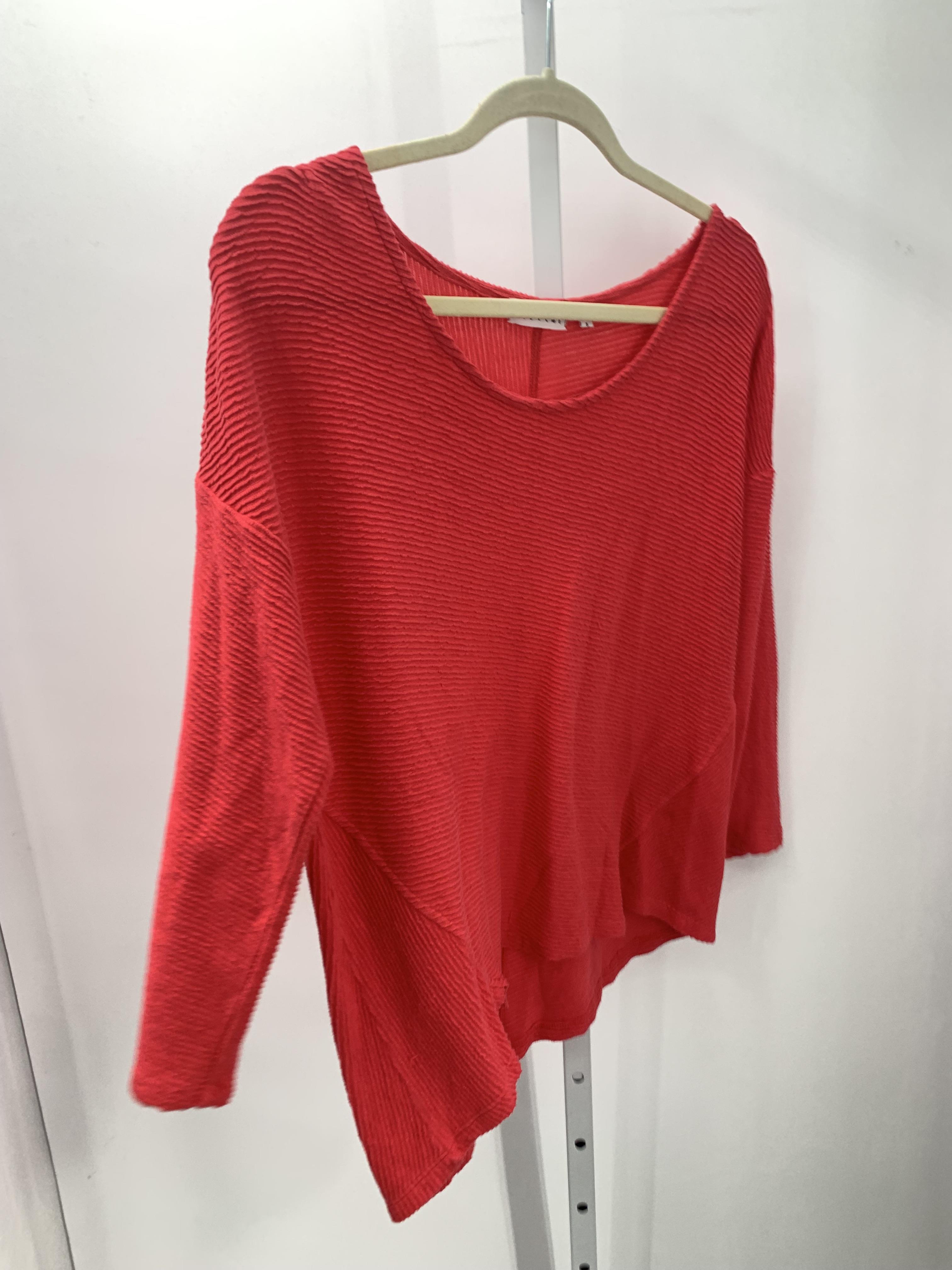 Size Small Misses 3/4 Sleeve Shirt