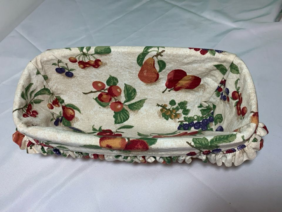 2001 RECTANGLE BASKET W FRUIT LINER.
