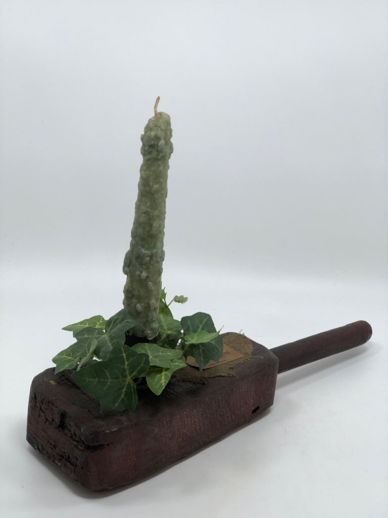 PRIMITIVE SETTLERS CANDLES W/WOOD HOLDER.