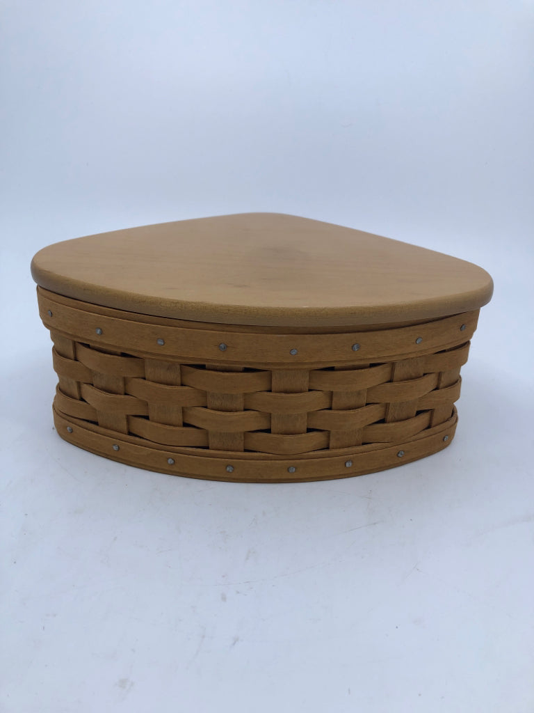 2005 CORNER BASKET W/WOOD COVER.