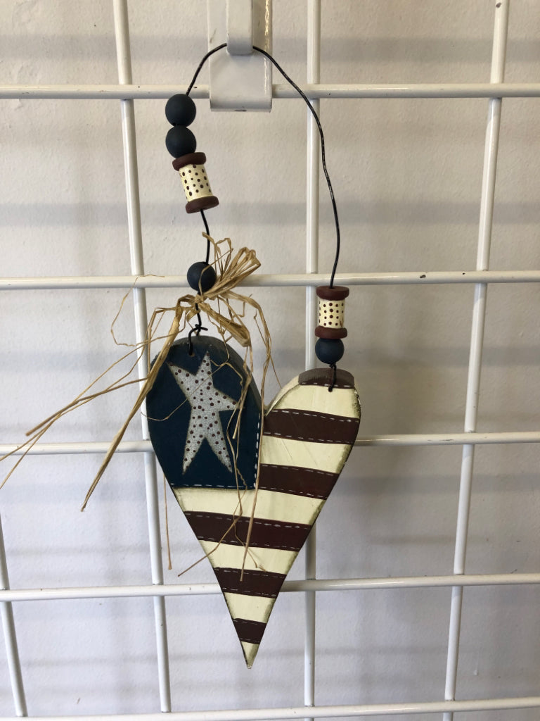 PRIMITIVE FLAG HEART CUTOUT WALL HANGING.