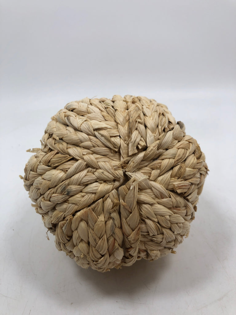 SM BRAIDED PUMPKIN.