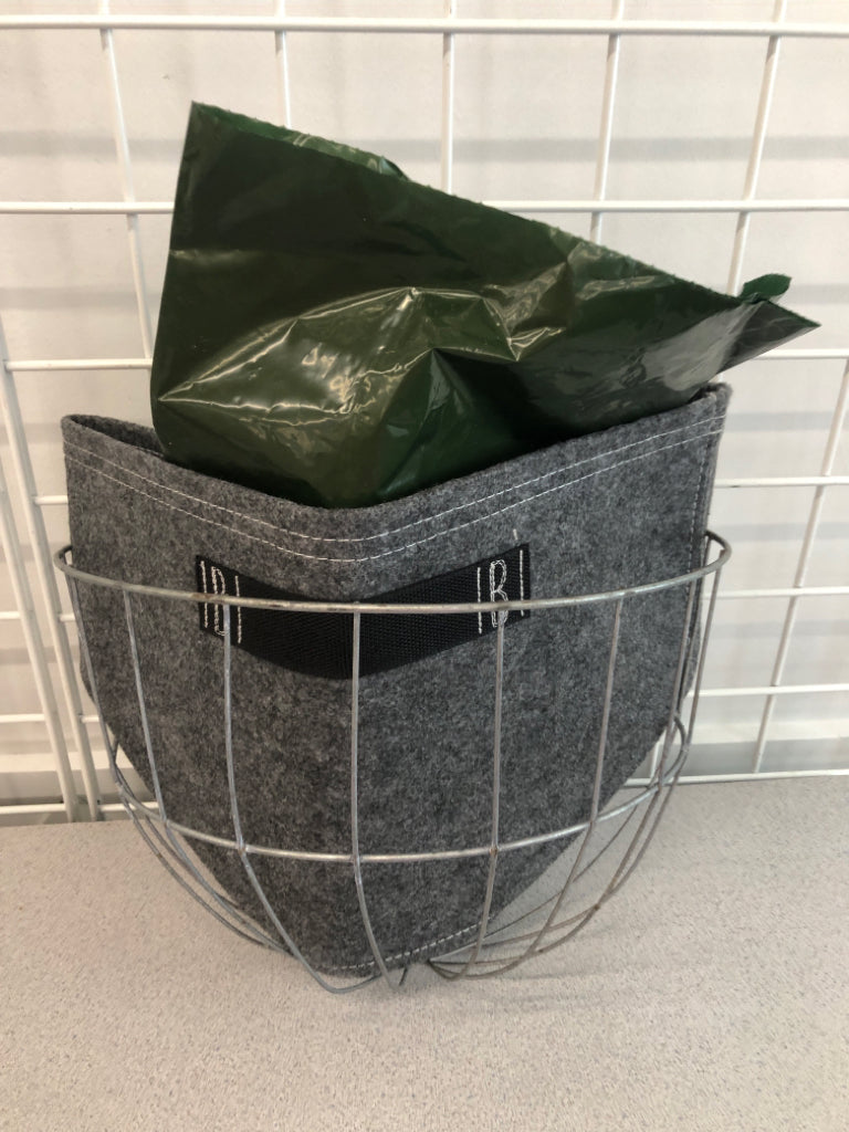 3PC WIRE PLANTER W/PLASTIC & CLOTH LINER.