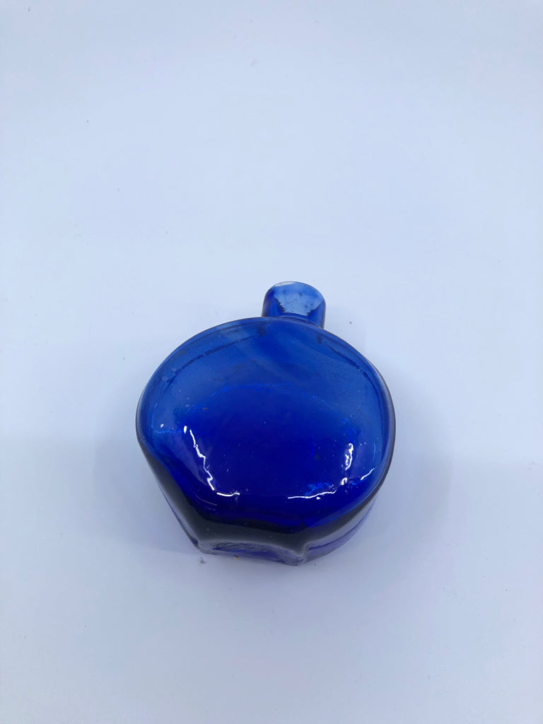 BLUE ROUND BUD VASE.