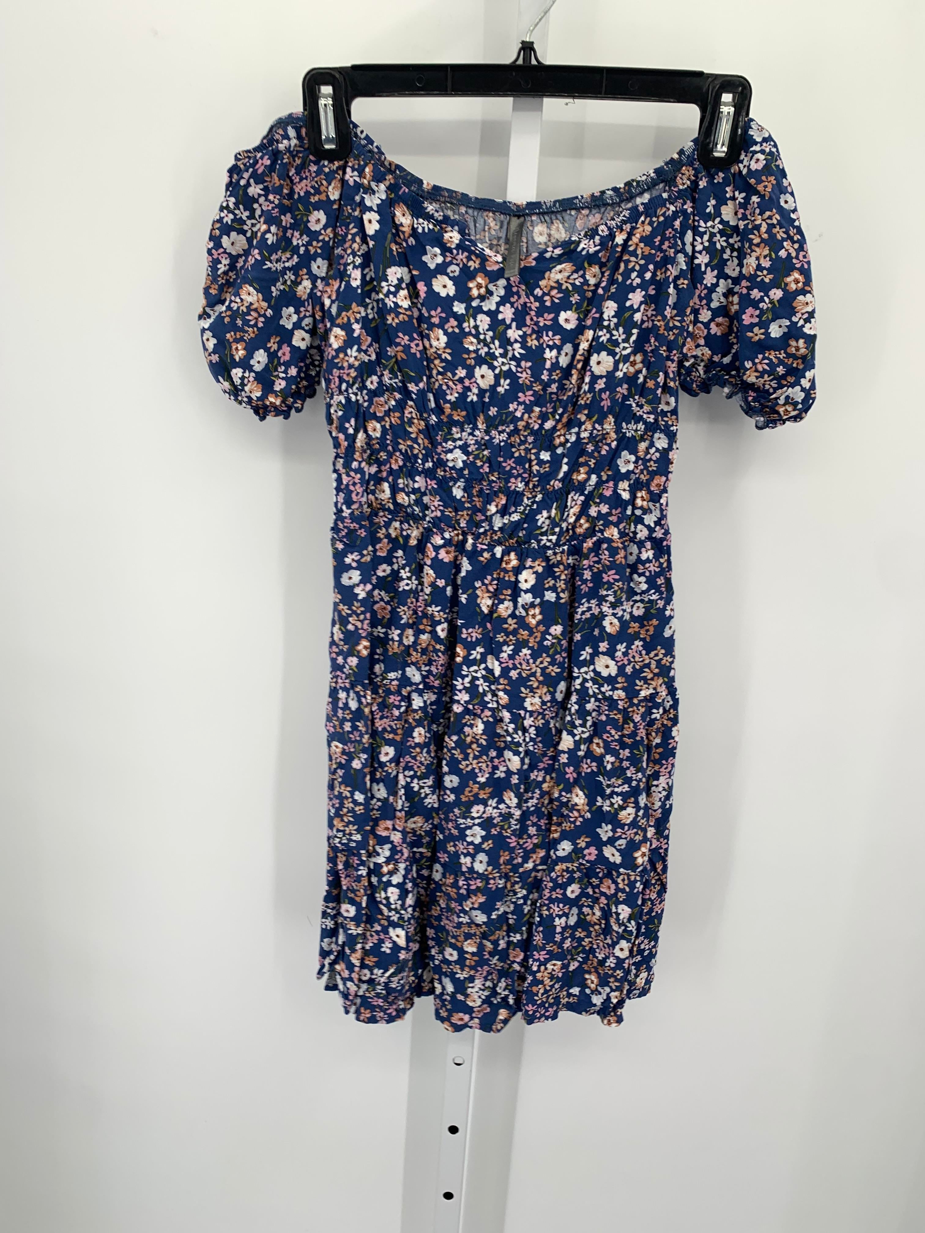 Size Medium Juniors Short Sleeve Dress