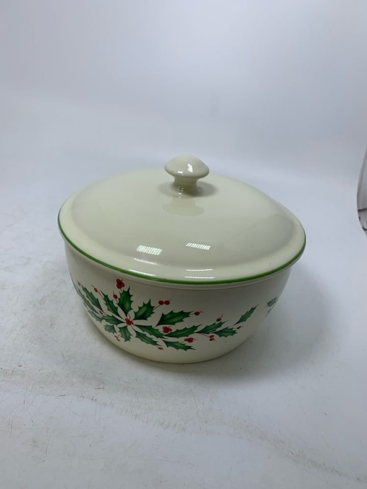 LENOX HOLIDAY COVERED CASSEROLE DISH.