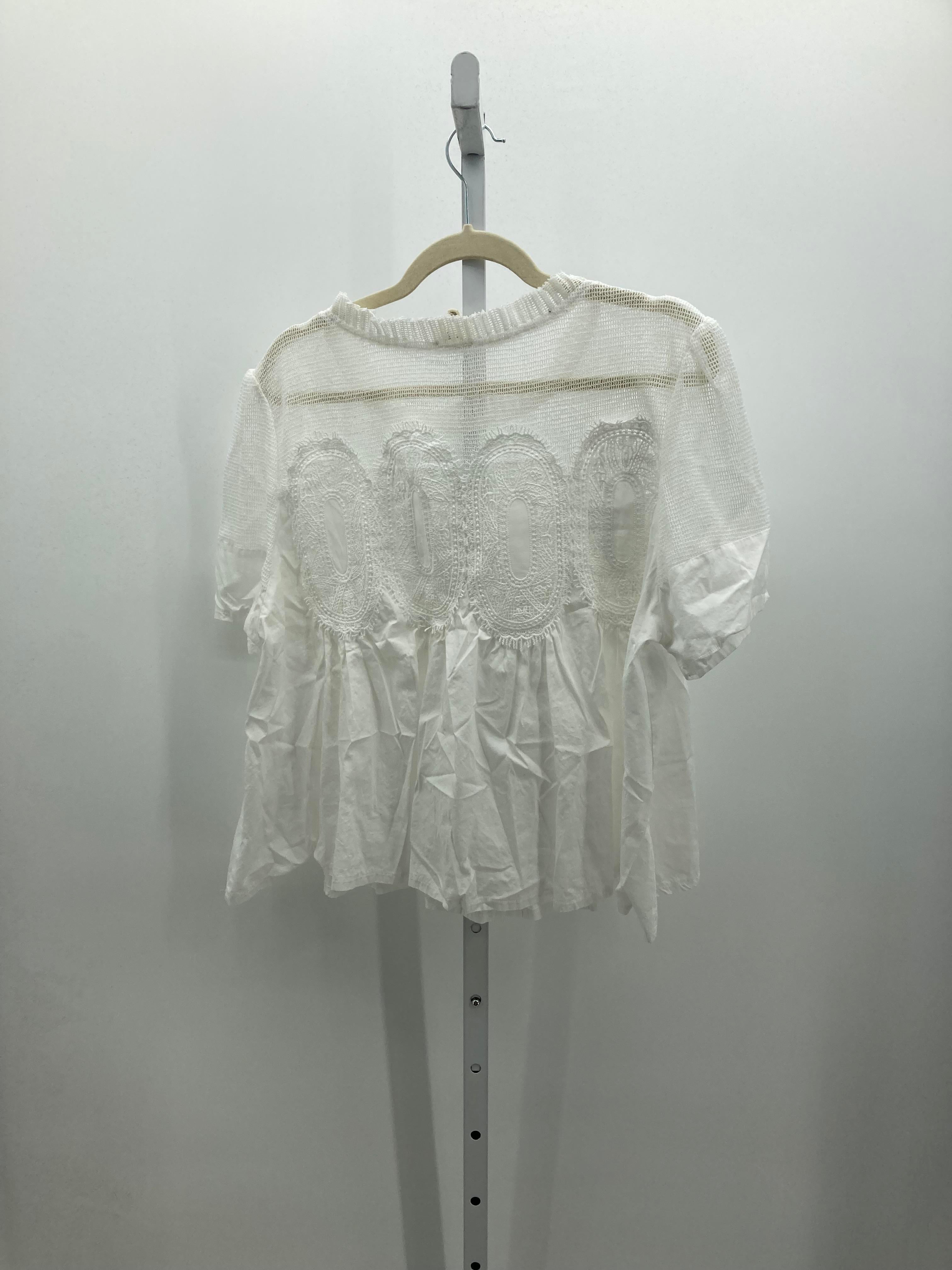 Size Extra Large Misses Short Sleeve Shirt