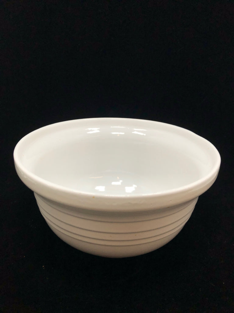 WHITE RIBBED MIXING BOWL MADE IN PORTUGAL.