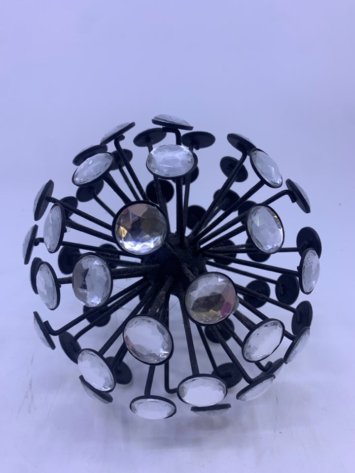 BLACK METAL BALL W/ DIAMOND CRYSTALS.