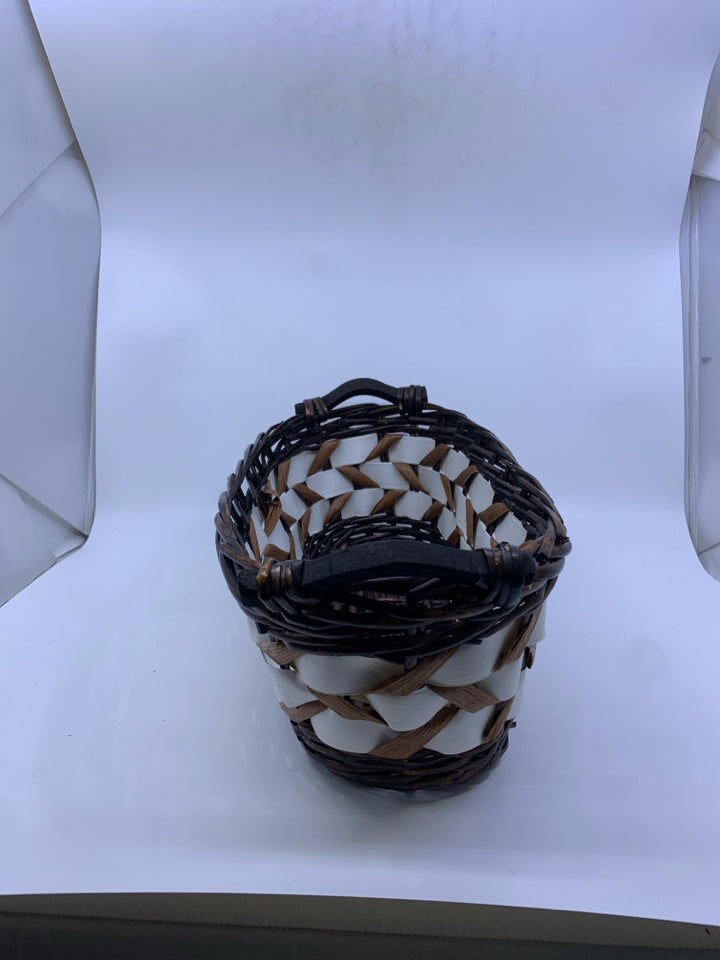 DARK WOVEN W WHITE ACCENTS OVAL BASKET.