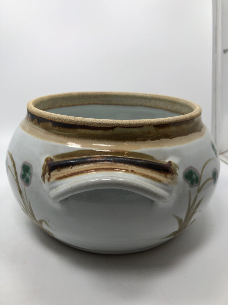 GREEN FLOWER STONEWARE CASSEROLE DISH W/LID.