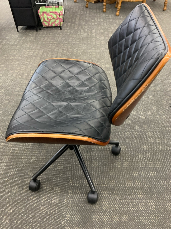 LEATHER/WOOD ROLLING DESK CHAIR.