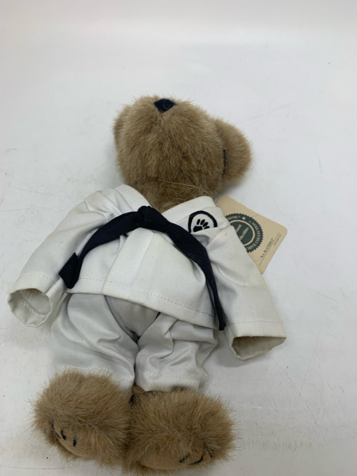 BROWN BOYS BEAR IN KARATE OUTFIT.