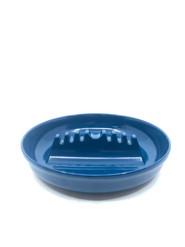 BESUPERT PLASTIC BLUE ASHTRAY.