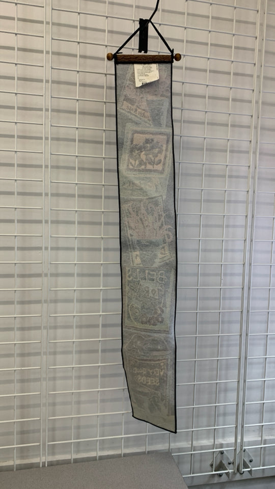 NARROW FLOWER TAPESTRY.