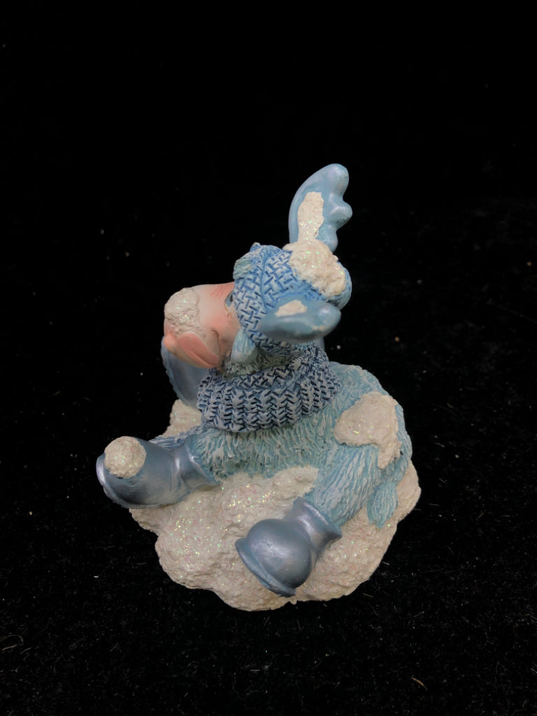 BLUE RESIN MOOSE WINTER CLOTHES "SITTING BULLY" DREAMSICLES NORTHERN LIGHTS FIGU