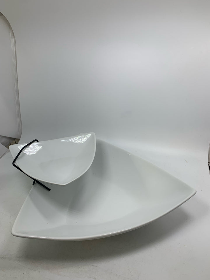 2 PC TRIANGLE CHIP/DIP BOWL.
