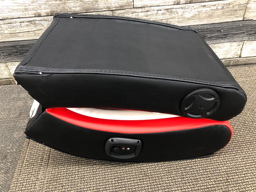 XROCKER FOLDABLE GAMING CHAIR W/HEADSET PORT.