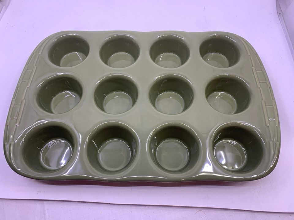 NIB WOVEN TRADITIONS MUFFIN PAN SAGE GREEN LONGABERGER.