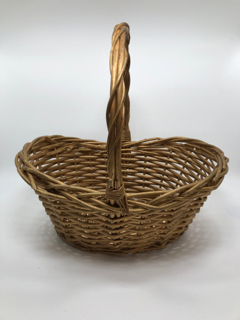 GOLD GLITTER WICKER BASKET W/HANDLE.