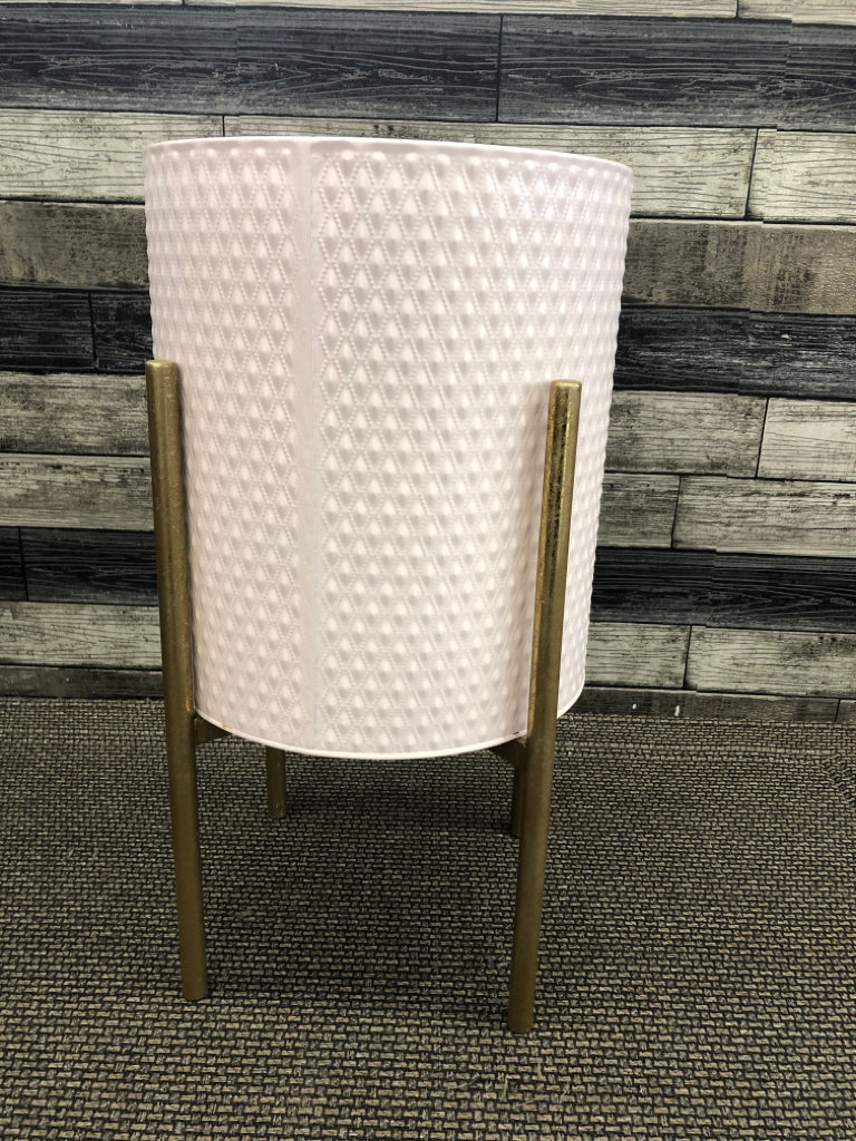 GOLD 3 LEGGED PLANT STAND W/PINK METAL PLANTER.