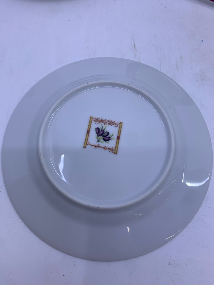 4 OLIVE PATTERN SNACK PLATES.