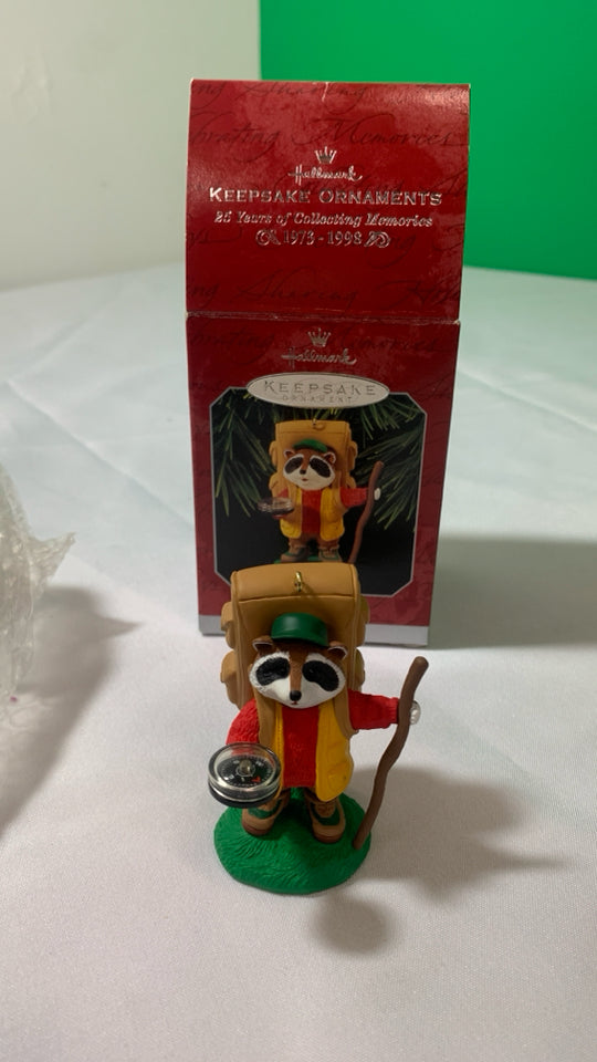 HALLMARK HOLIDAY CAMPER- CAMPING RACOON.