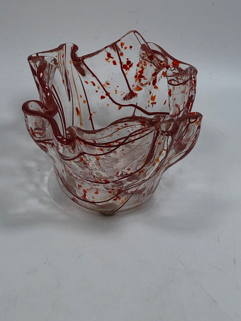 RED DETAILED FOLDED GLASS DECOR.