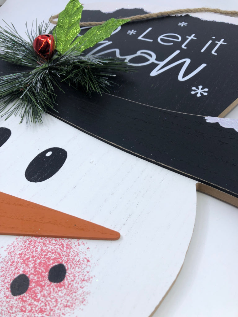 LET IT SNOW SNOWMAN HEAD WALL ART.