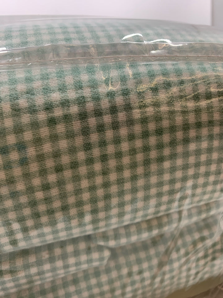NIP FLANNEL SHEET SET.