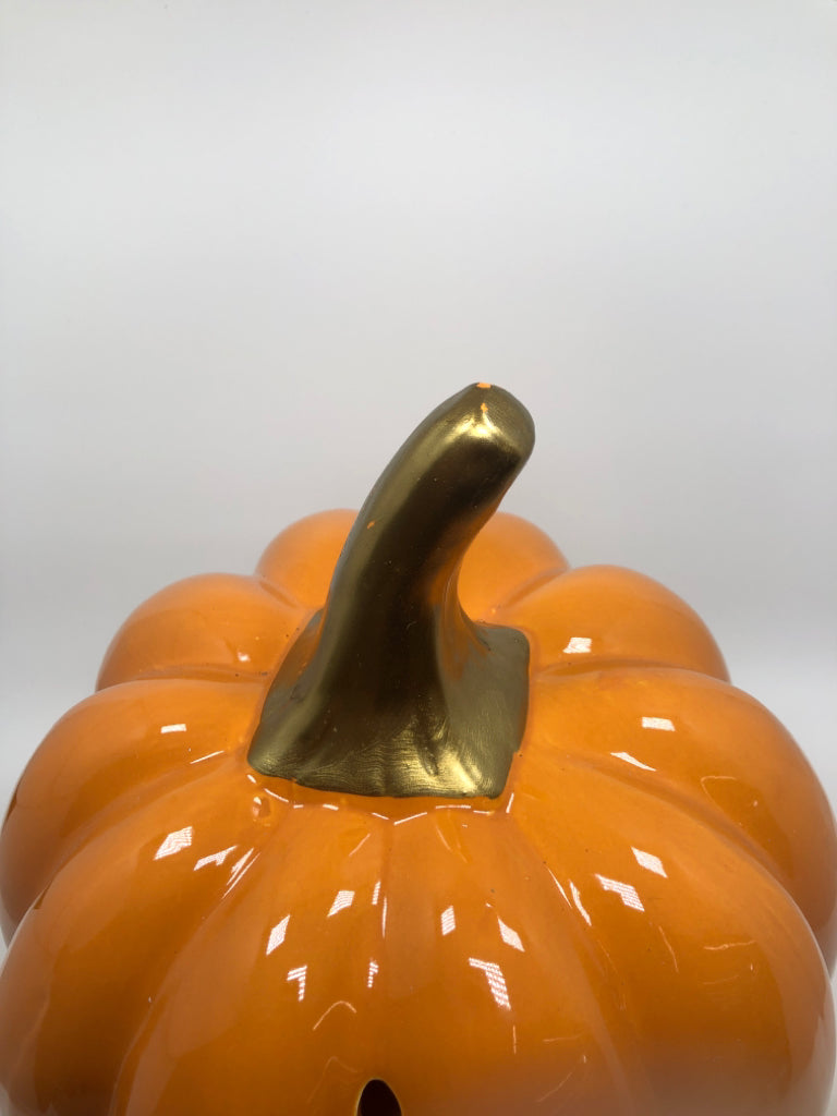 CERAMIC PUMPKIN TEA LIGHT CANDLE LANTERN.