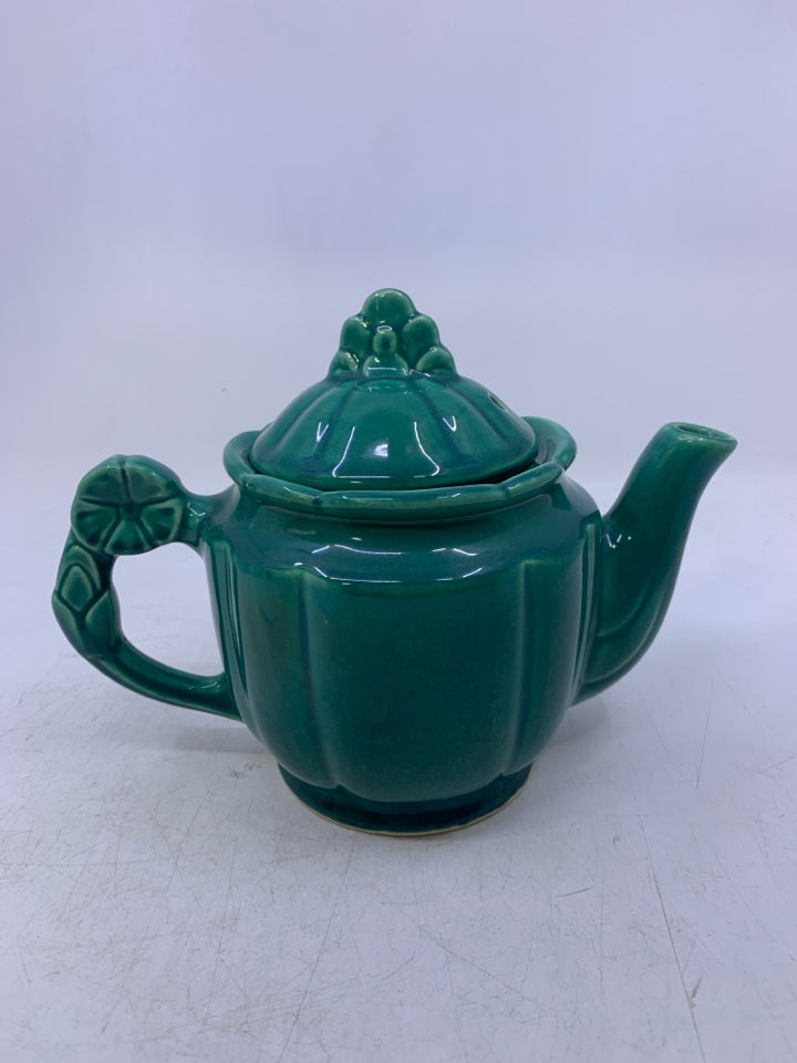 VTG POTTERY GREEN TURQUOISE.