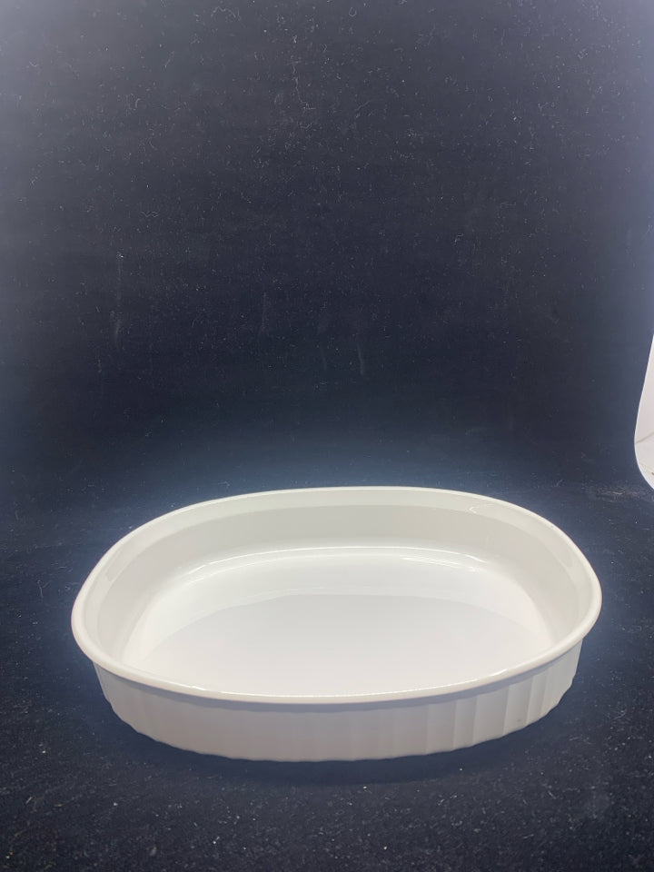 CORNING WARE WHITE RIBBED SHALLOW BAKING DISH.