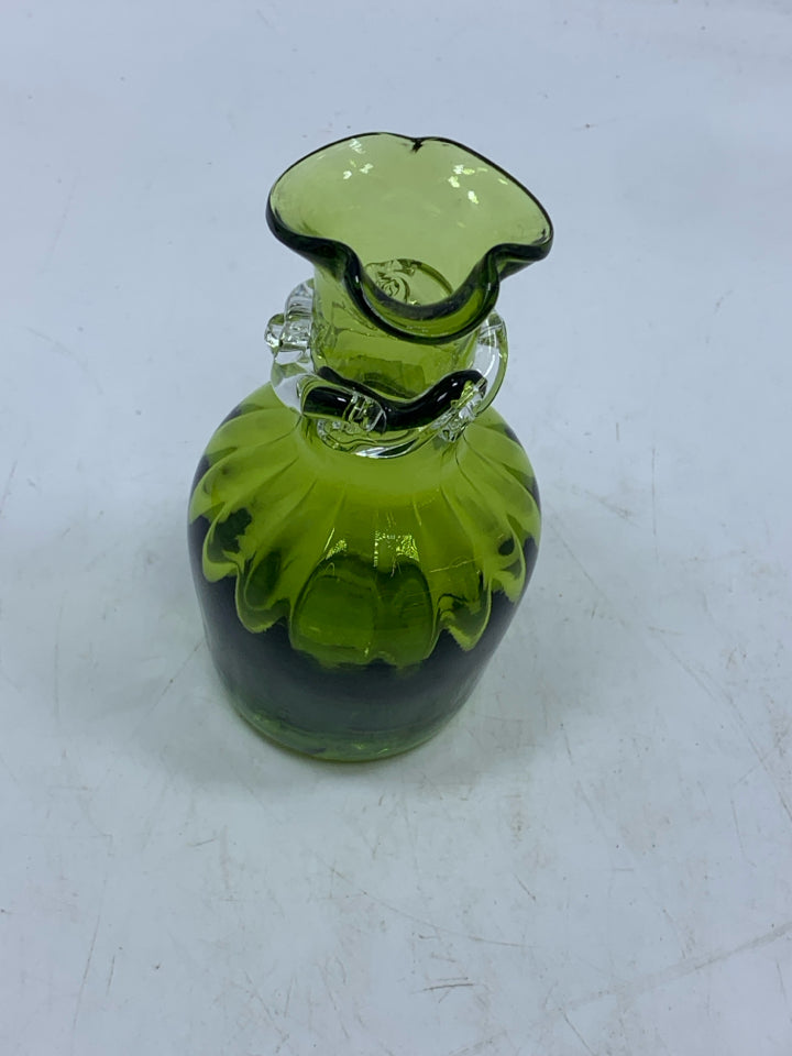 GREEN BLOWN GLASS BUD VASE W/RUFFLE EDGE.
