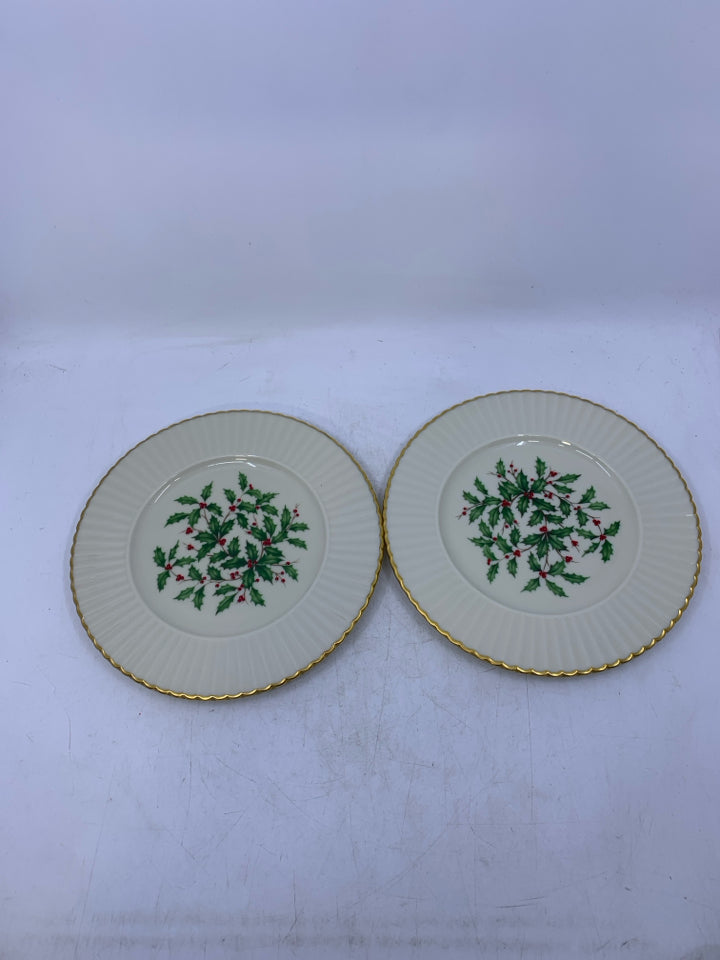 2 LENOX HOLLYBERRY LUNCH PLATES.