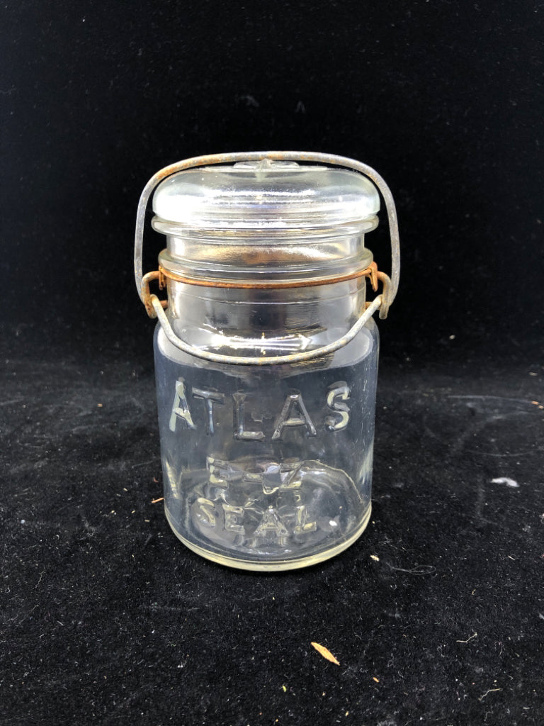 VTG ATLAS JAR W METAL BAIL.