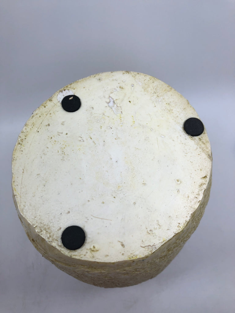 RESIN VASE W/PAPER WHITE DAFFODIL ACCENTS.