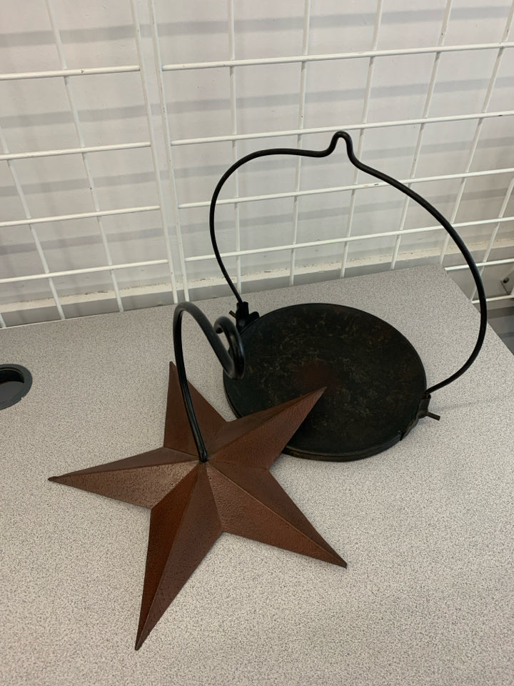 PRIMITIVE METAL STAR W/HANGING PLATE CANDLE HOLDER.