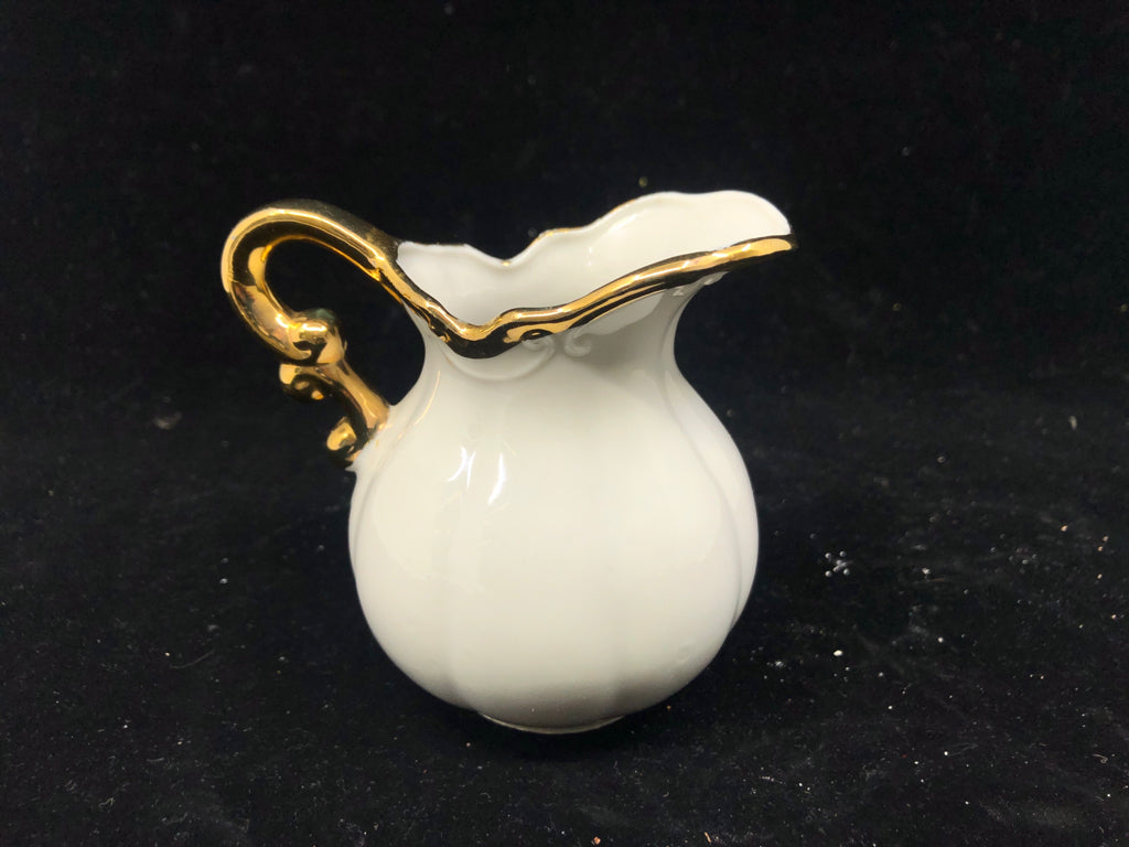 VTG SMALL RICHELIEU WHITE/GOLD PITCHER+WASH BASIN.