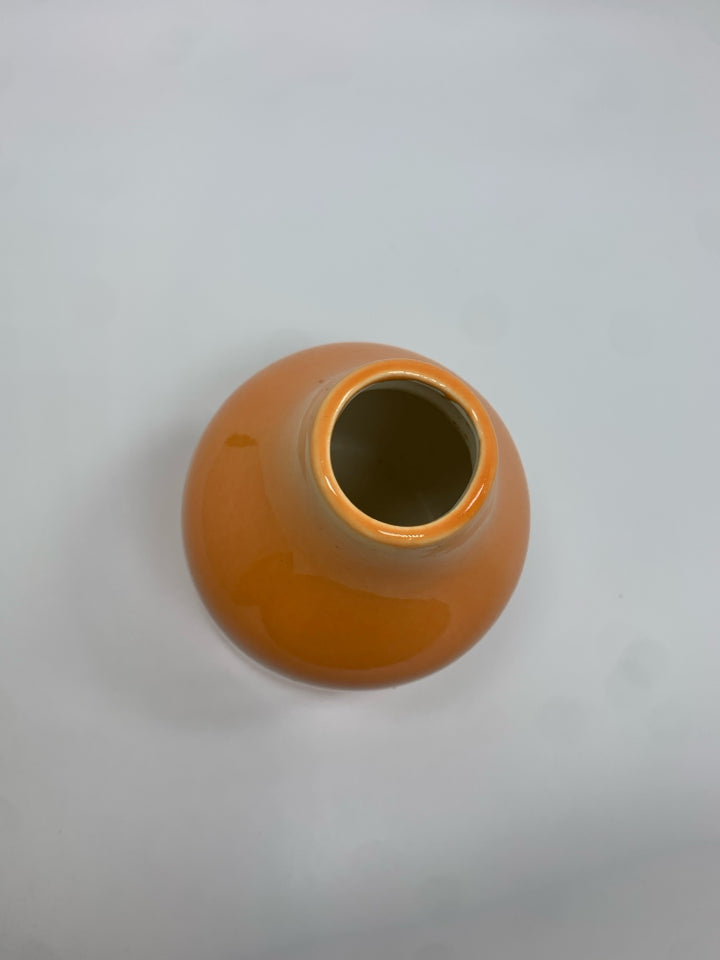 ORANGE CERAMIC BUD VASE.