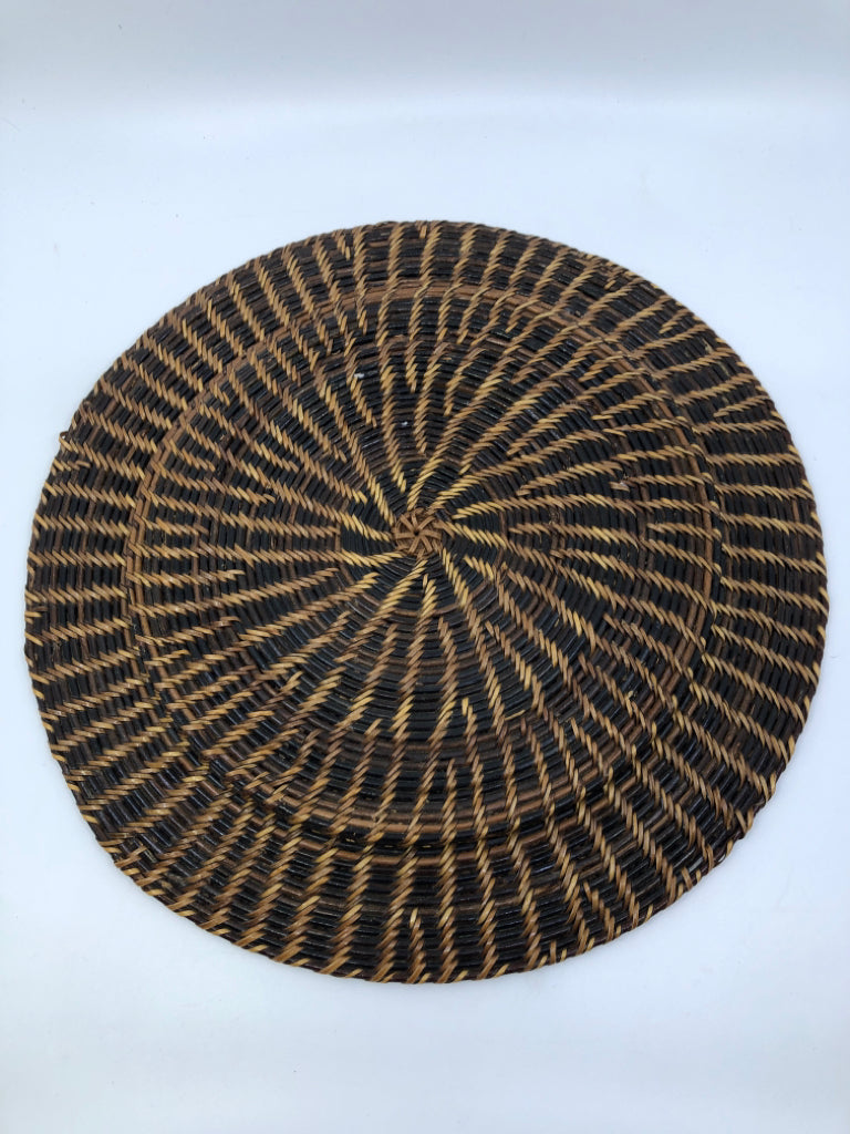 DARK WOVEN TRIVET.