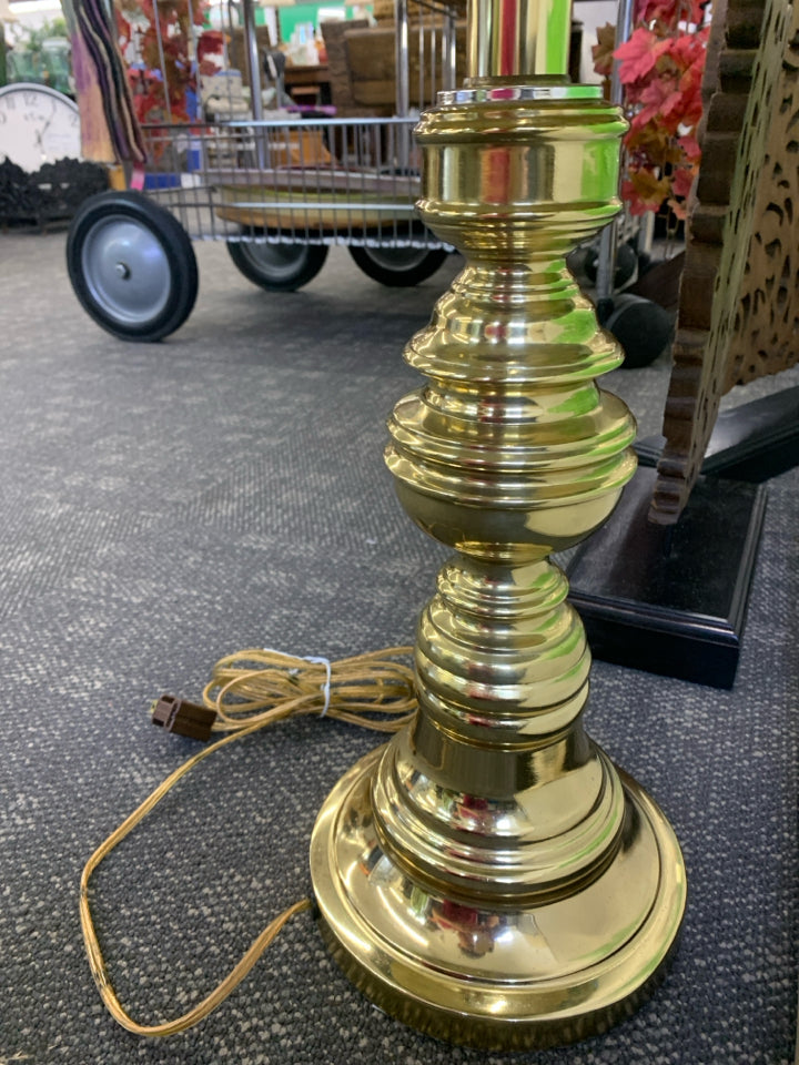 BRASS 3 WAY LAMP W GRAPE VTG COLORED SHADE.